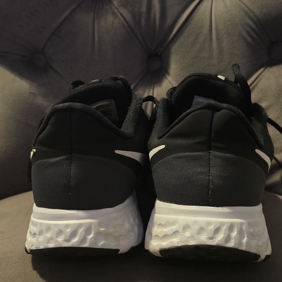 Nike Revolution Men's Black and White Athletic Shoes - Picture 11 of 16